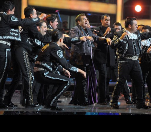 Artistas como Raphael, Vicente Fernández, Lupita D'Alessio, María Victoria, Pedro Vargas, Lola Beltrán, Amalia Mendoza y Cornelio Reyna comienzan a grabar con éxito sus temas y a encontrar mucha aceptación en el mercado hispano.