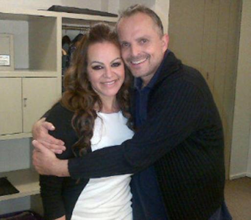 El cantante español Miguel Bosé fue uno de los más consternados con su muerte.