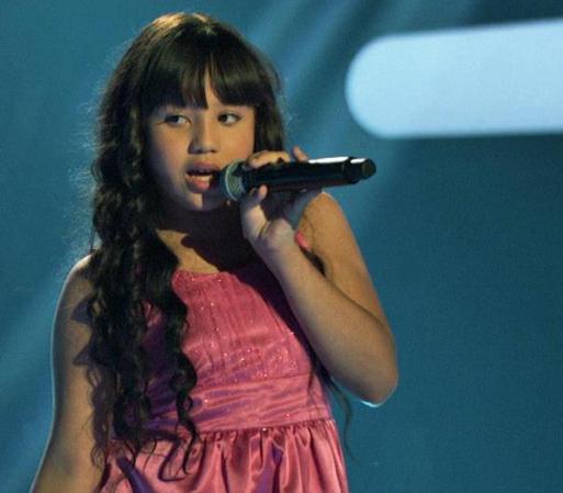 Jennifer Ruby de Puerto Rico tiene 10 años y cantó "Algo más" de la Quinta Estación. En su pueblo le decían "La Selena de Arroyo". Al final, entre Roberto y Paulina, decidió irse con Paulina Rubio.