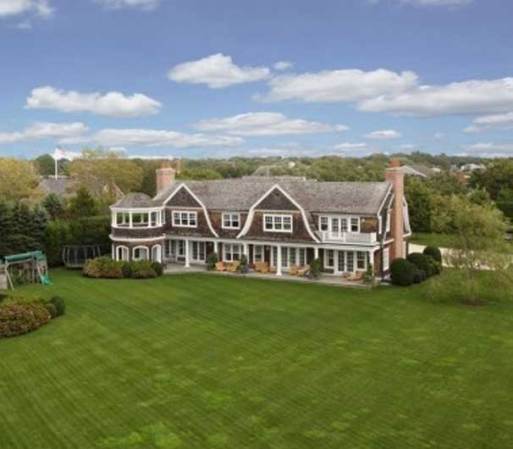 Está ubicada en Water Mill, New York, una zona turística más conocida como “los Hamptons”.