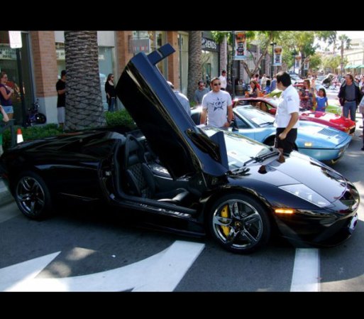 Muestra de autos de colección en la ciudad de Brea.