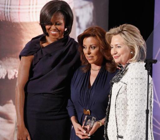 La fiscal general mexicana Marisela Morales, que en esta foto posa junto con la secretaria de estado Hillary Clinton y la primera dama Michelle Obama cuando le otorgaron en 2011 el Premio Internacional al Valor de la Mujer en los Estados Unidos.