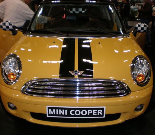 En 1991, este modelo fue reemplazado por uno con un motor más moderno electrónicamente; y aunque con ligeros cambios, esta versión perduró hasta el 2000, donde cesó su producción para siempre. En la foto: este es el Mini Cooper del 2009.
