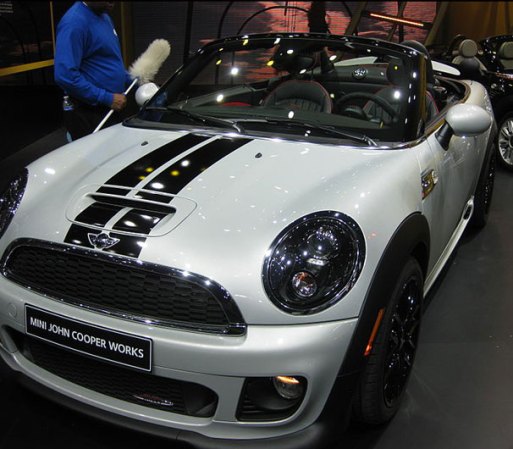 Este es el Mini Cooper Roadster, 2012, descapotable.