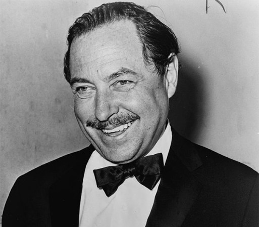 1983: el famoso escritor norteamericano Tennessee Williams murió atragantado con la tapita de un frasco que usaba para sus ojos. Solía quitarle la tapa con la boca y depositar las gotas en sus ojos mirando hacia arriba.
