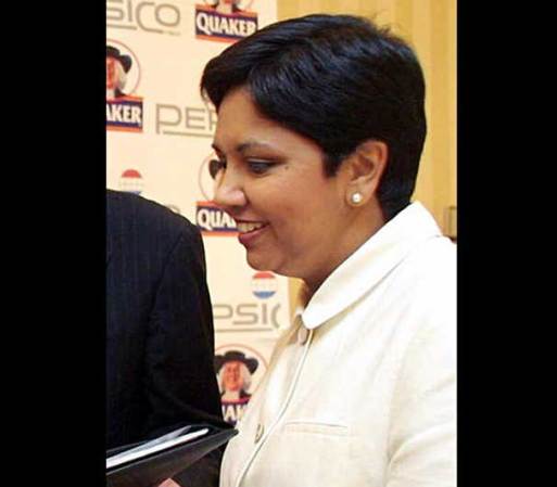 # 10: Indra Nooyi tiene 57 años de edad y es "CEO" de PepsiCo.