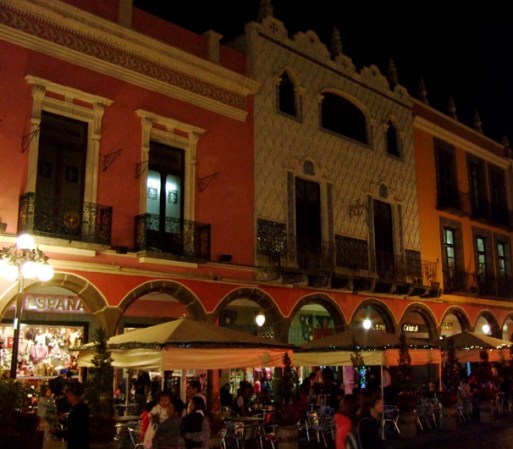 JUNIO, 2012: Entre las ciudades más importantes de México hay una que en especial se distingue y esa es Puebla. Se fundó en 1531 y es capital del estado con el mismo nombre. A continuación verás imágenes que te harán enamorarte de cada una de sus calles y fachadas históricas.