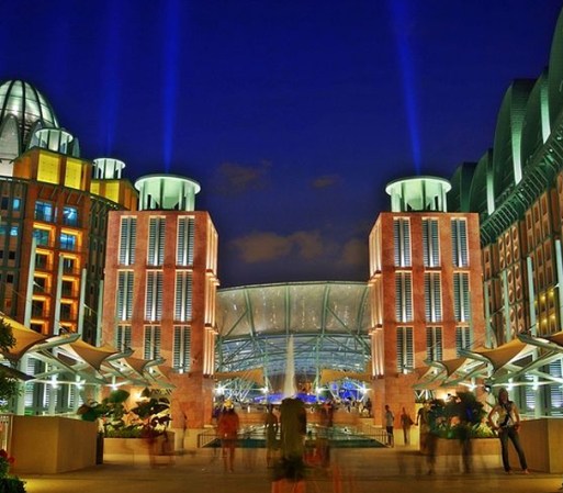 4. Resorts World Sentosa – Singapore: El proyecto de $4,930 millones de dólares tiene como principal atracción los Estudios Universales pero también cuenta con el parque temático de agua más grande del mundo.