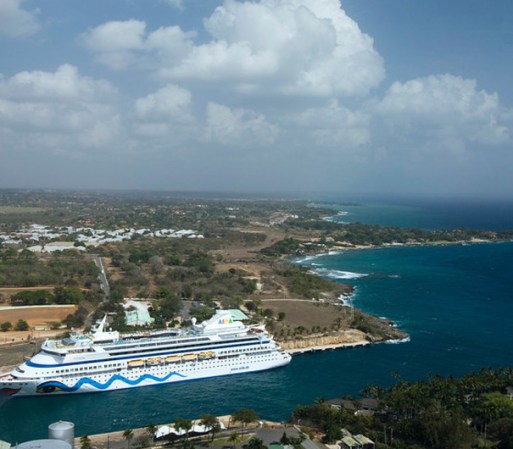 Desde el siglo pasado, el Puerto de La Romana ha sido utilizado principalmente para el atraque de embarcaciones comerciales, principalmente para el transporte de azúcar y melaza.