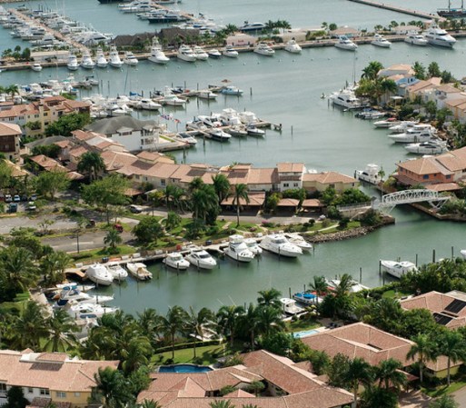 Las operaciones del Puerto están basadas en la exportación de azúcar, carga general, carga en contenedores, combustibles y el manejo de cruceros.