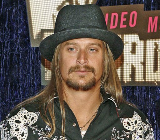 El cantante Kid Rock se ha presentado en eventos para apoyar al candidato y su canción “Born Free” se convirtió en el tema musical de la campaña de Romney.