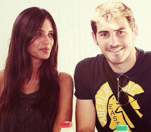 A Sara se le conoce como una periodista audaz, seria e inteligente.
