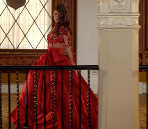 Puro glamour en un traje de gala.