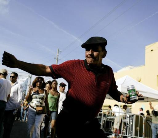 Porque una vez al año no importa la edad ni el estrato social, la Calle Ocho es la anfitriona de una fiesta de Miami para el mundo entero.