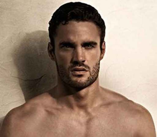 Thomas Evans tiene apenas 28 años, y aunque el rugby quedo atrás, gracias al modelaje sigue teniendo un futuro prometedor.