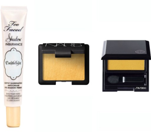Elije el oro y las sombras de ojos relucientes como una opción de todos los días.<br />Sombras de ojos Too Faced en Candlelight, puedes conseguirlas en toofaced.com por $18.<br />Sombra de brillos Nars en Goldfinger, puedes conseguirla en narscosmetics.com por $28.<br />Iluminador de ojos Shiseido en Solaris, puedes conseguirlo en shiseido.com por $25.