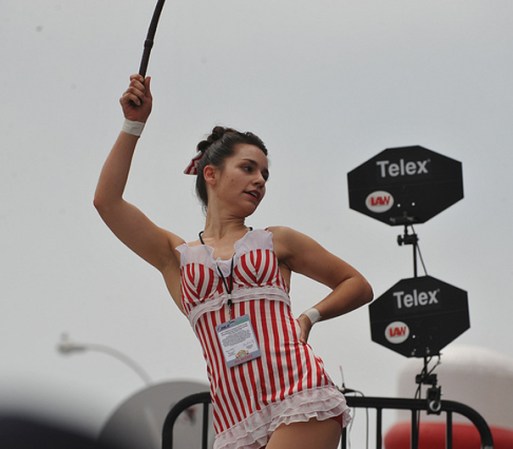 Para ser el centro de atención, un negligee vintage a rayas es lo que necesitas… ¿te atreves?