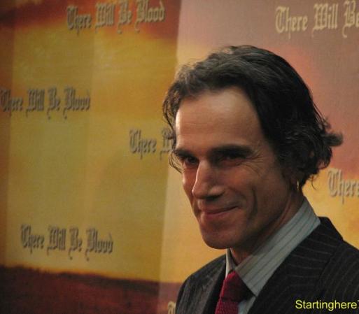 Daniel Day-Lewis ha protagonizado junto a Leonardo DiCaprio otra película de mafiosos de Martin Scorsese: "Gangas of New York". En esta ocasión encarna a Bill “The Butcher” Cutting, un maestro en el manejo de los cuchillos.