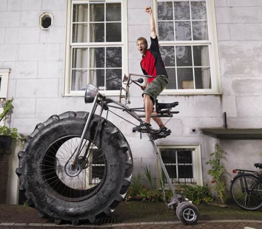 La bicicleta más pesada se construyó en Holanda por Wouter van den Bosch y pesa 1,650 libras.