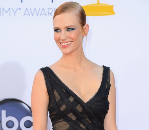 January Jones, irreconocible, optó por un look que defraudó a varios.