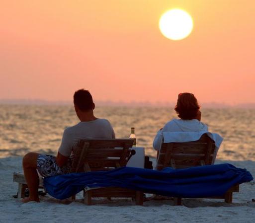Haz que ese encuentro sea inmejorable. ¿Cómo? Llénalo de condimentos: ponte un bikini sexy, bien sugerente y que pueda quitarse (o moverse a un costado) con facilidad; lleva una botella de vino, unos snacks bien gourmet…