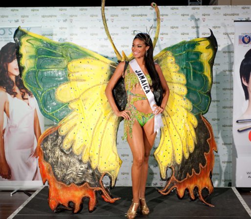 Este traje de baño con alas y antenas de mariposa, fue el traje típico de Yendi Phillipps, Miss Jamaica 2010.