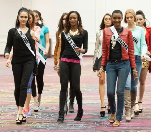 Guapas, con estilo y muy determinadas a sacar el mejor provecho de la clase, las misses aprovechan cada segundo y se divierten.