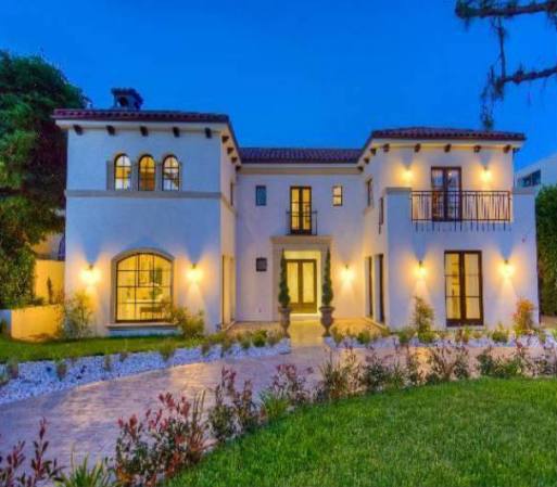 60 mansiones como esta de Beverly Hills, en California, de 7 habitaciones, 8.5 baños, cerca de 1,000 pies cuadrados construidos, en Beverly Hills.