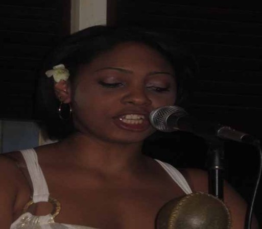 En plena cantada