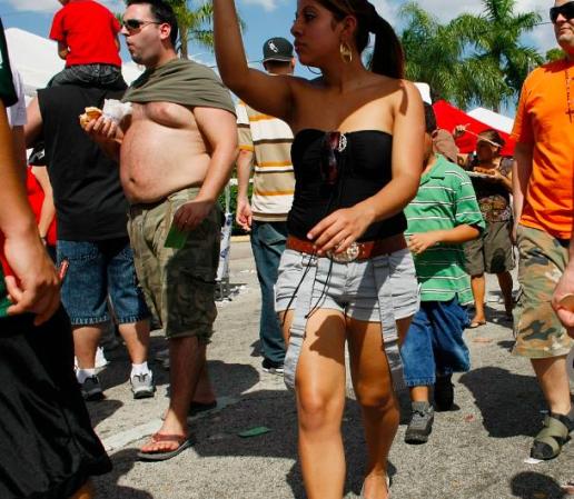 Para pasarla bien es recomendable llevar ropa fresca que permita bailar sin sufrir los efectos del calor.