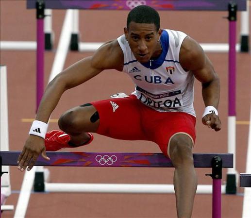 21 de agosto, 2013- La Federación Cubana de Atletismo (FCA) informó de que el corredor de 110 metros con vallas Orlando Ortega, nueva promesa de esa especialidad en la isla, desertó en el Mundial de atletismo de Moscú, según una nota divulgada hoy por medios locales.