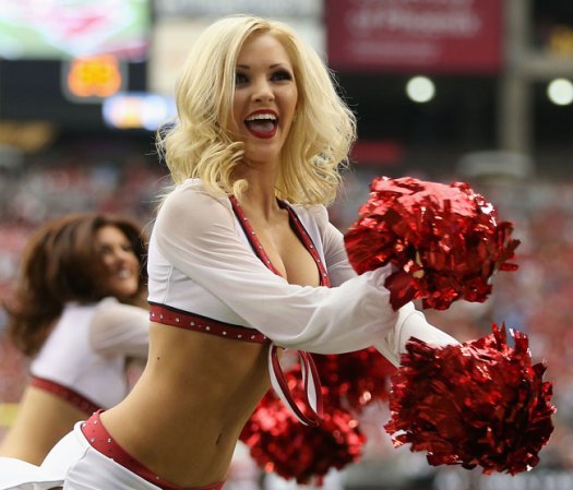 Las porristas de la NFL y del "football" universitario asombran con su belleza y su energía.