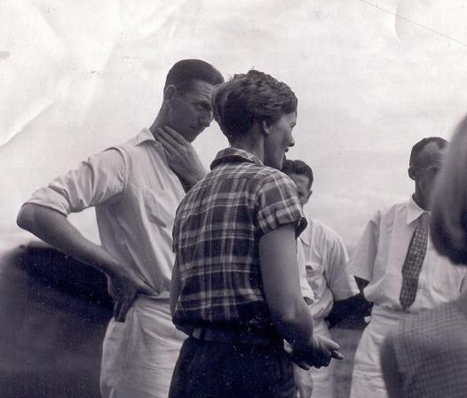 Hialeah fue el último punto continental de los Estados Unidos en donde tuvo una presentación pública Amelia Earhart, célebre pionera de la aviación norteamericana, cuando realizó su viaje alrededor del mundo en 1937, en el cual perdió la vida.