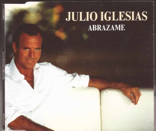 Abrázame, de Julio Iglesias, una canción que hizo estragos entre los románticos de mi generación. Pura Nostalgia: "Abrázame, y no me digas nada, solo abrázame".