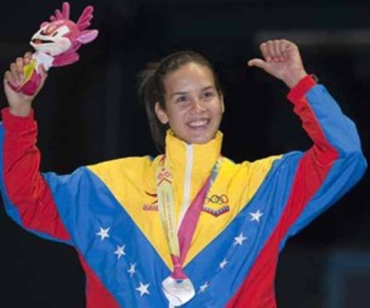 Alejandra Benítez, la reina del esgrima que desata pasiones.