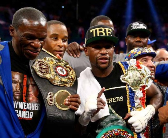 Floyd Mayweather destroza a el "Canelo"en la pelea del año.