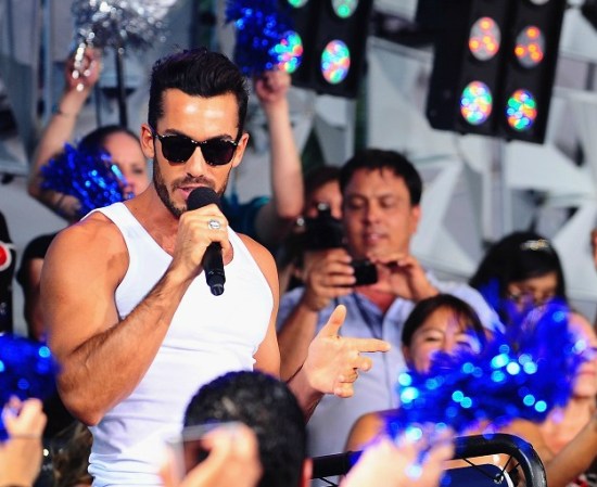 El versátil actor mexicano ha comentado que en la trama de “Los miserables” tendrá una participación especial.