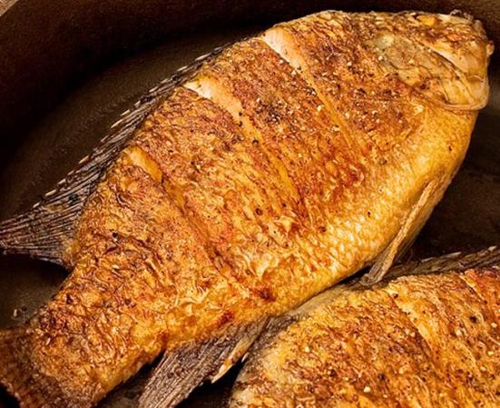 Una de las playas más visitadas e icónicas de Republica Dominicana es la de Boca Chica, la cual cuenta con una inigualable receta para preparar el pescado frito o al vapor.