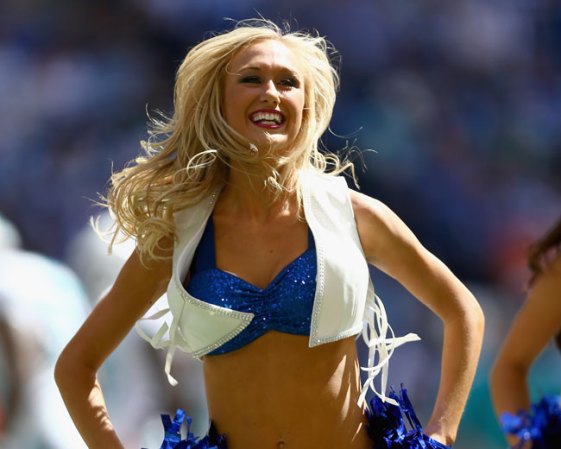 Las porristas de la NFL y del "football" universitario asombran con su belleza y su energía.