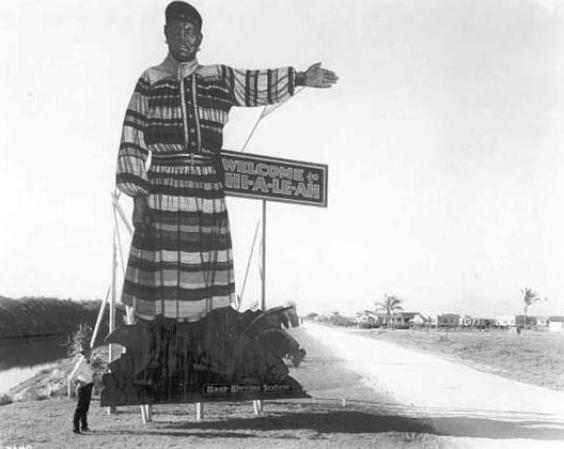 El letrero muestra al indio seminola Jack Tigertail en su traje tradicional.