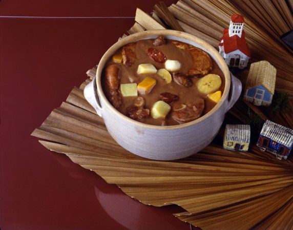 El mondongo es también uno de los platos más tradicionales de la cocina dominicana. Para quienes no saben, "mondongo" es una manera simpática de describir los intestinos de vaca o cerdo.