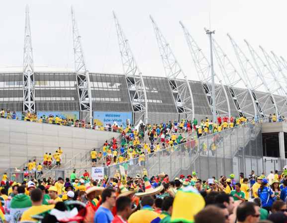 Los fans del partido de México contra Brasil también fueron parte del espectáculo.