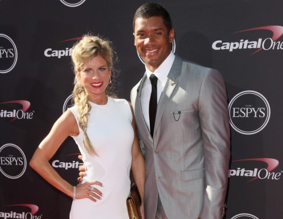 Los jugadores de la NFL suelen unirse a mujeres que se salen de lo común. Estas son algunas de ellas, compañeras de los atletas que competirán en el Super Bowl . Entre ellas está Ashton Wilson, la esposa de Russell Wilson, quarterback de los Seahawks.