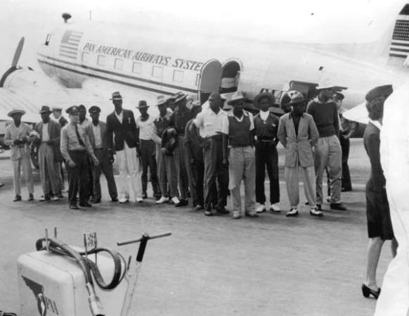 Nativos de las Bahamas que llegan para trabajar en los campos de Estados Unidos - Miami, Florida, 1943