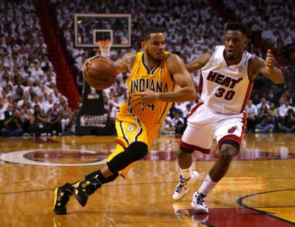 El Heat de Miami derrota espectacularmente a los Peacers de Indiana en tiempo extra 103-102 con soberbia canasta de Lebron James.