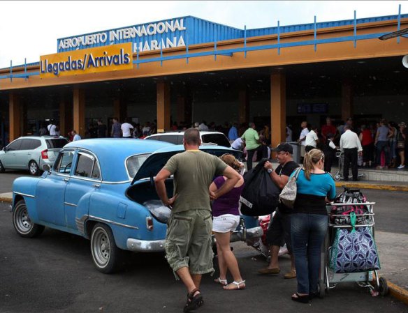 19 DE JULIO, 2012: Cuba anuncia que comenzará a cobrar tasas aduaneras a las importaciones que realicen viajeros y a los envíos de paquetes que llegan a la isla.