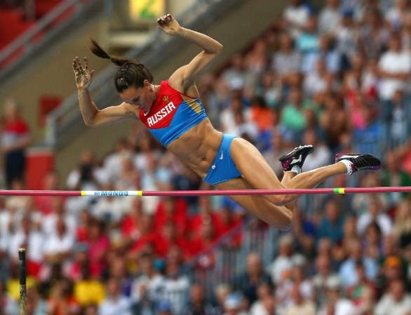 Yelena Isinbáyeva es una ex atleta rusa especializada en salto con pértiga. Ha sido campeona olímpica, del mundo y europea en esa prueba.
