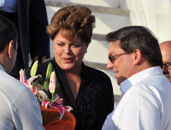 30 DE ENERO, 2012: La presidenta de Brasil Dilma Rousseff es recibida en La Habana por el canciller cubano Bruno Rodríguez. Rousseff ha reemplazado a Inacio Lula da Silva como máxima autoridad del país sudamericano.