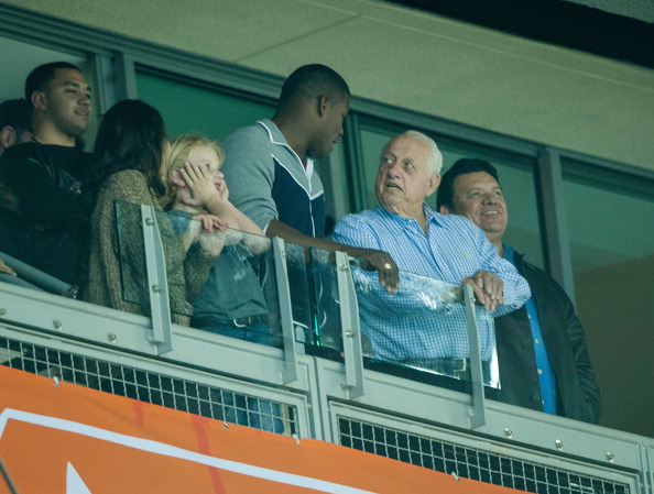 Yasiel Puig #66 de Los Angeles Dodgers con Tom Lasorda.