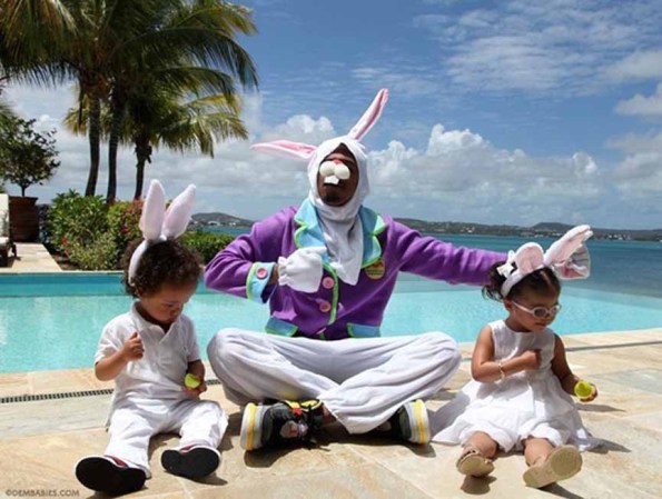 Mariah Carey triunfó en la música y Nick Cannon multifacético por naturaleza mostraba su vena artística desde pequeño. En la foto: Nick vestido de conejito comparte con sus hijos.